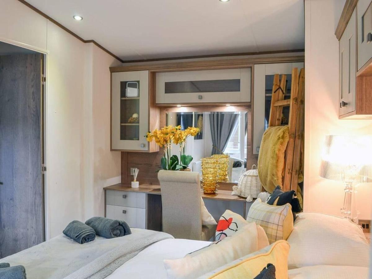 Luxury Boutique Style Lodge With Hot Tub Bridlington Exterior photo
