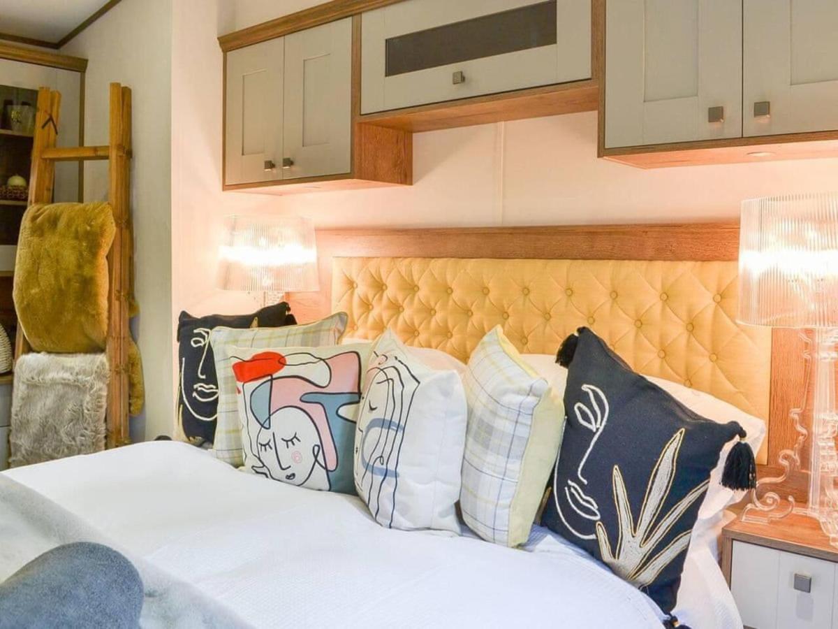 Luxury Boutique Style Lodge With Hot Tub Bridlington Exterior photo