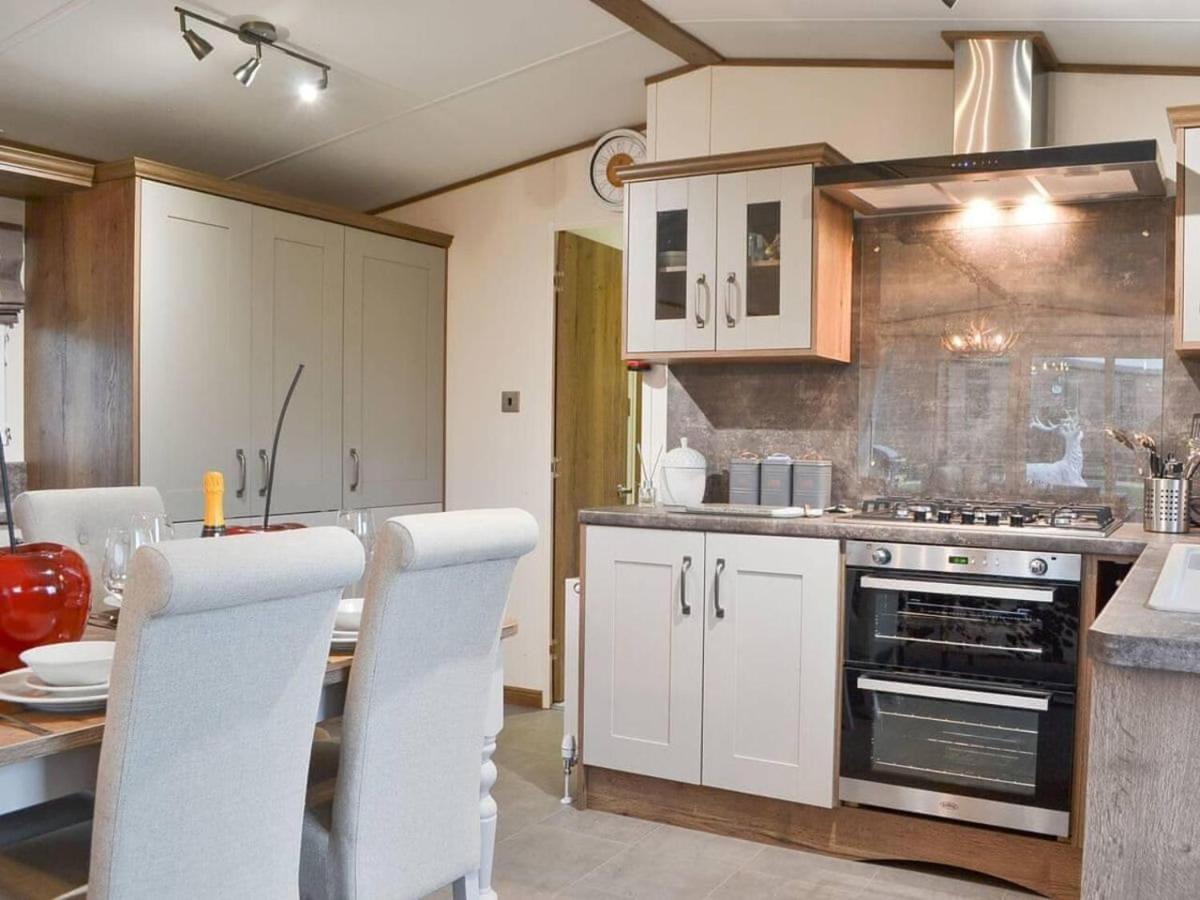 Luxury Boutique Style Lodge With Hot Tub Bridlington Exterior photo